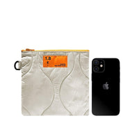 POCHETTE PLATE MATELASSÉE POM M (IVOIRE) | RECYCLÉ